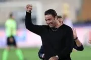 حمله دوباره طرفداران استقلال به جواد لالیگایی/ مراسم پرسپولیسی‌ها برای اورونوف، آبی‌ها را یاد نکونام انداخت!