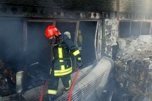 آتش سوزی گسترده انبار کالا در جنوب تهران 