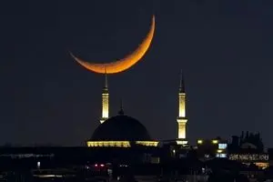 رویت هلال ماه در غروب شنبه ۹ و یکشنبه ۱۰ فروردین ۱۴۰۴