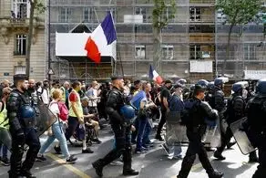 مردم فرانسه به خیابان ریختند!