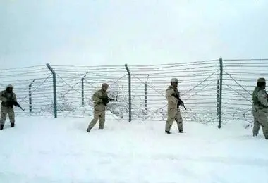 مرزبان ایرانی در کردستان در سرمای منفی ۱۸ درجه یخ زد+ عکس