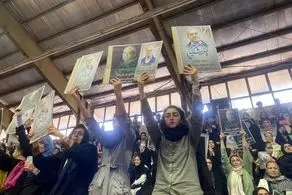تصاویر جالب از میتینگ انتخاباتی مسعود پزشکیان در اصفهان| دختران و زنان آمدند + ببینید 