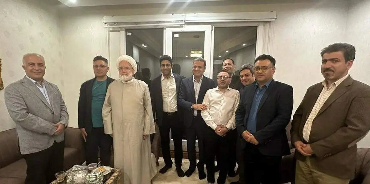 دیدار جمعی از فعالان سیاسی با مهدی کروبی
