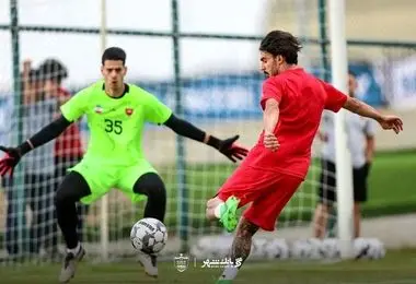 شماره عجیب دروازه‌بان پرسپولیس در تمرینات!