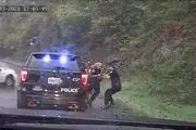 نجات پلیس از مرگ حتمی توسط همکارش!+ فیلم
