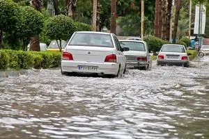 باران شدید آتش‌نشانی مشهد را به حالت آماده باش درآورد!