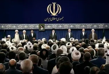 تنفیذ روسای جمهور| از حضور بنی صدر در کنار امام تا دیده بوسی حسن روحانی با رهبری + ببینید 
