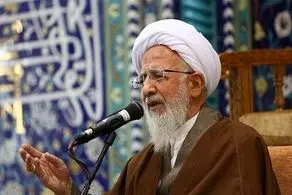 آیت الله جوادی آملی: هیچ تازیانه‌ای دردناک تر از فقر نیست و این تازیانه پشت مردم را خم کرده