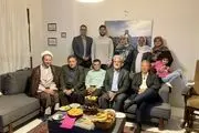 جمعی از اعضای جبهه اصلاحات با زندانی اصلاح طلب آزاد شده از اوین دیدار کردند + عکس 