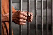 تلاش برای کاهش محکومیت فوتبالیست تعرض کننده  در یک زندان مخوف+عکس