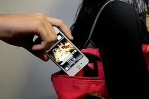 سرقت موبایل یک دختربچه در ایستگاه اتوبوس+فیلم