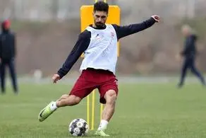 دو نفر در پرسپولیس علیه تمدید قرارداد امید عالیشاه؛ چند پیشنهاد لیگ برتری در جیب کاپیتان