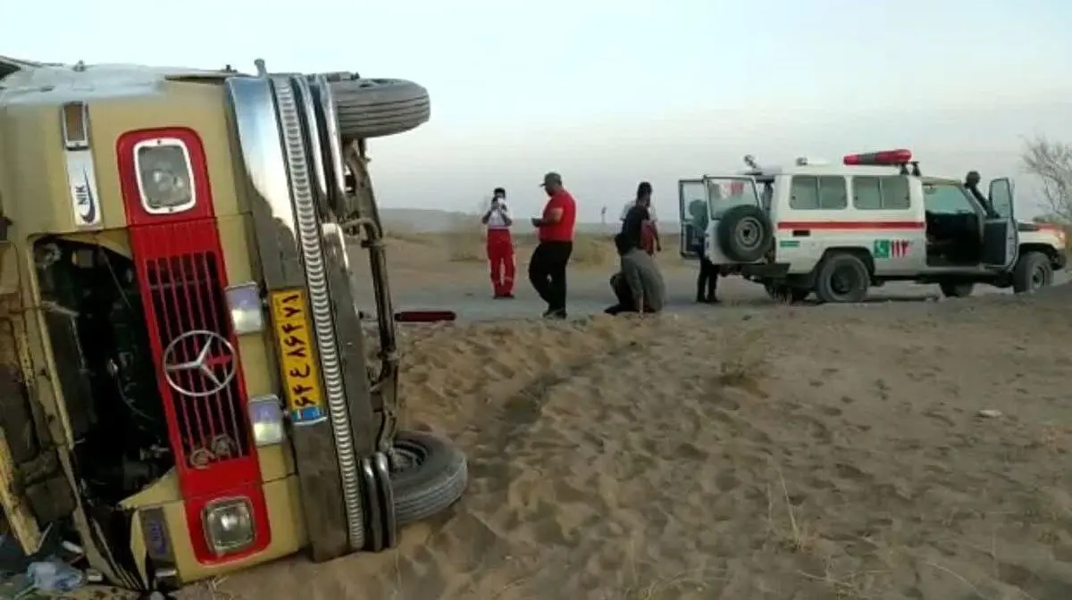 واژگونی هولناک مینی‌بوس کوهنوردان در کویر مرنجاب+جزئیات