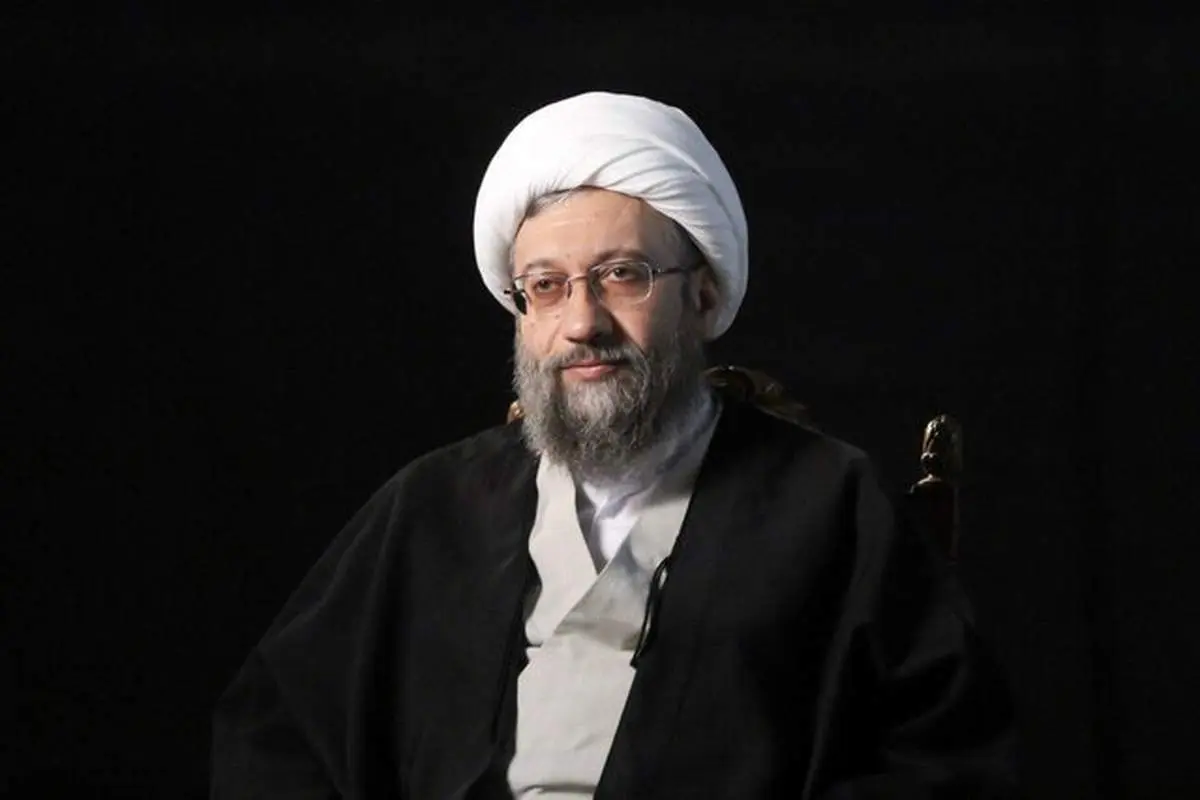 آیت‌الله آملی لاریجانی: هیچ‌کس حق عقب‌نشینی از خطوط قرمز نظام را ندارد 