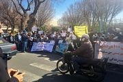تجمع اعتراضی‌ معلولان مقابل نهاد ریاست جمهوری/ عکس