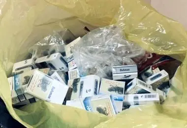 اقدام بی شرمانه این دختر جوان بخاطر یک عدد سیگار